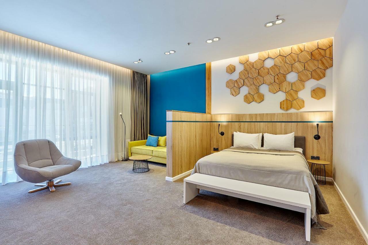 Aqua-Minsk Hotel Plus Екстериор снимка