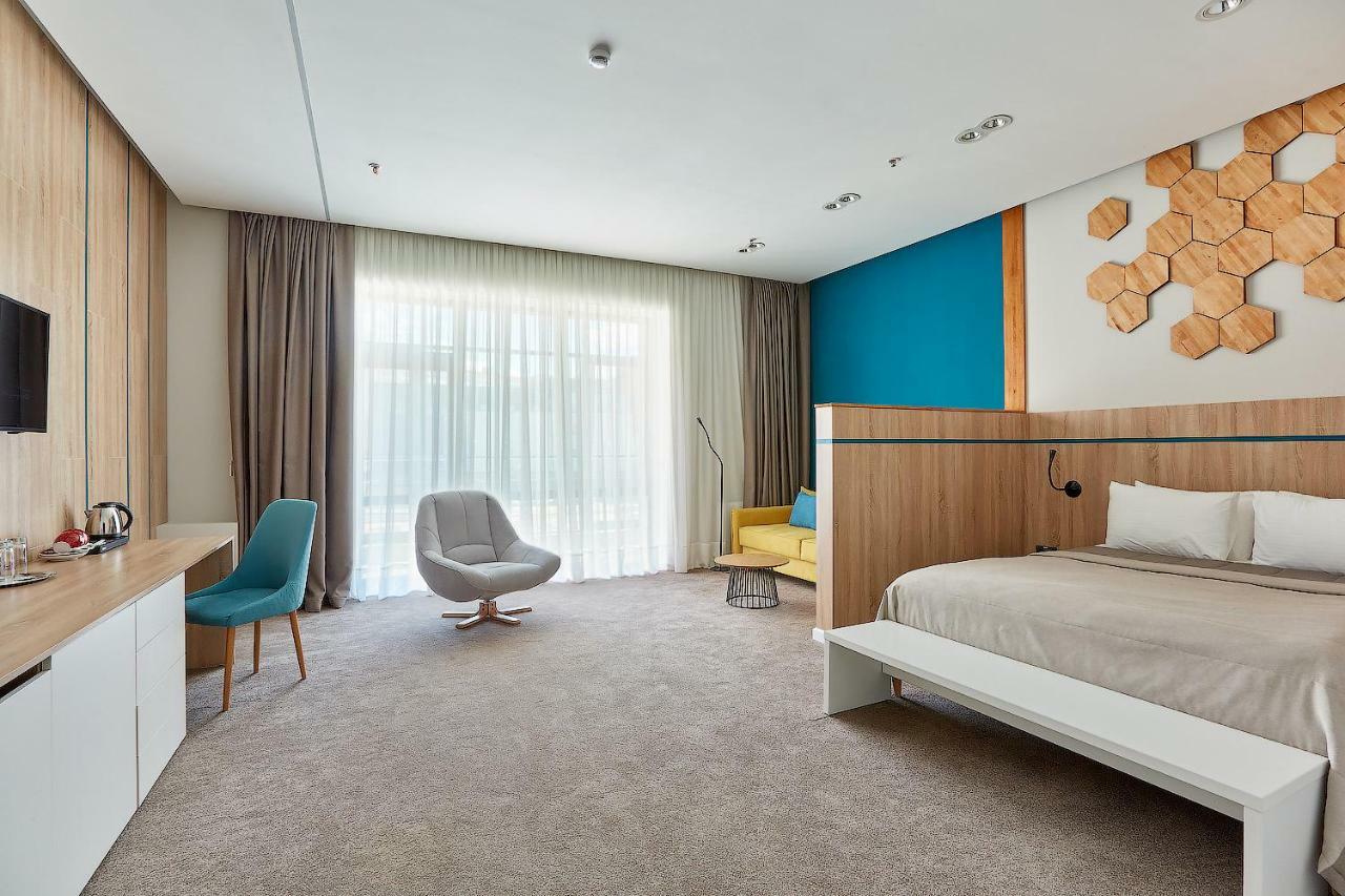 Aqua-Minsk Hotel Plus Екстериор снимка
